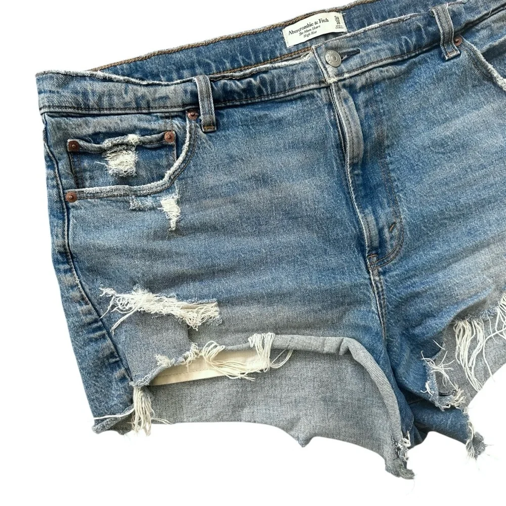 Abercrombie & Fitch The Mom Short High Rise Denim Distressed Shorts Size 34/18